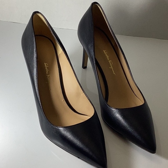 Salvatore Ferragamo Black Leather Women's Pumps - Picture 3 of 11